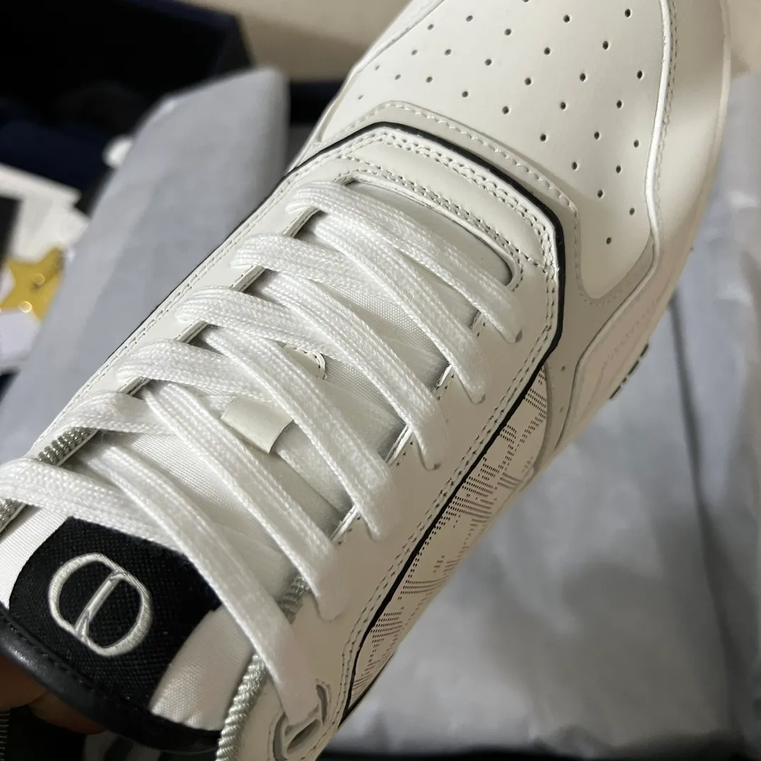 👟👟Ex-factory price 560👟👟 Men's size +10 Dior B27 series ✨2024 upgraded version purchasing agent grade ✨Super🔥sports shoes👫couple shoes. The high version 1:1 adopts oil edge lasting technology, the fabric is imported first-layer cowhide + high-tech fabric, and the inner cowhide + customized lining. TPU original engraved outsole. More than 30 colors of high-soled boots are available. Size: 35-42 for women and 38-46 for men. Bosses are welcome to compare...